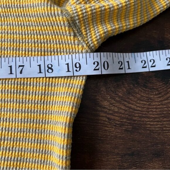 Aritzia TNA Yellow Waffle Knit Long sleeve Crew Neck Cropped Top Size XS - Picture 6 of 8